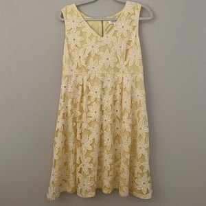 White and yellow daisy print maternity dress large